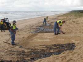 SCRC workers cleaning oil from beach